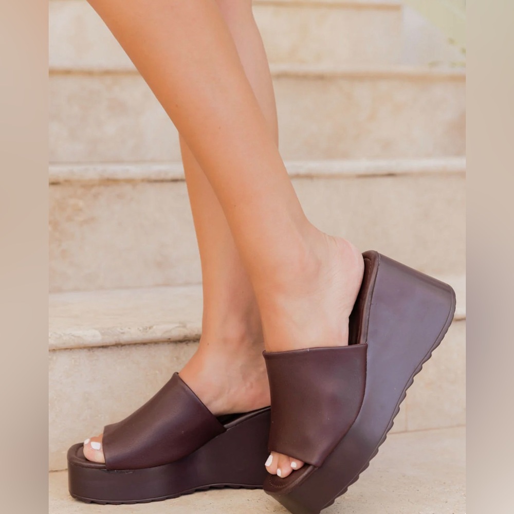 Jaclyn Coco Chunky Heel